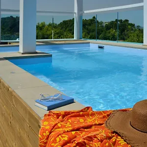 Hotel Embassy &